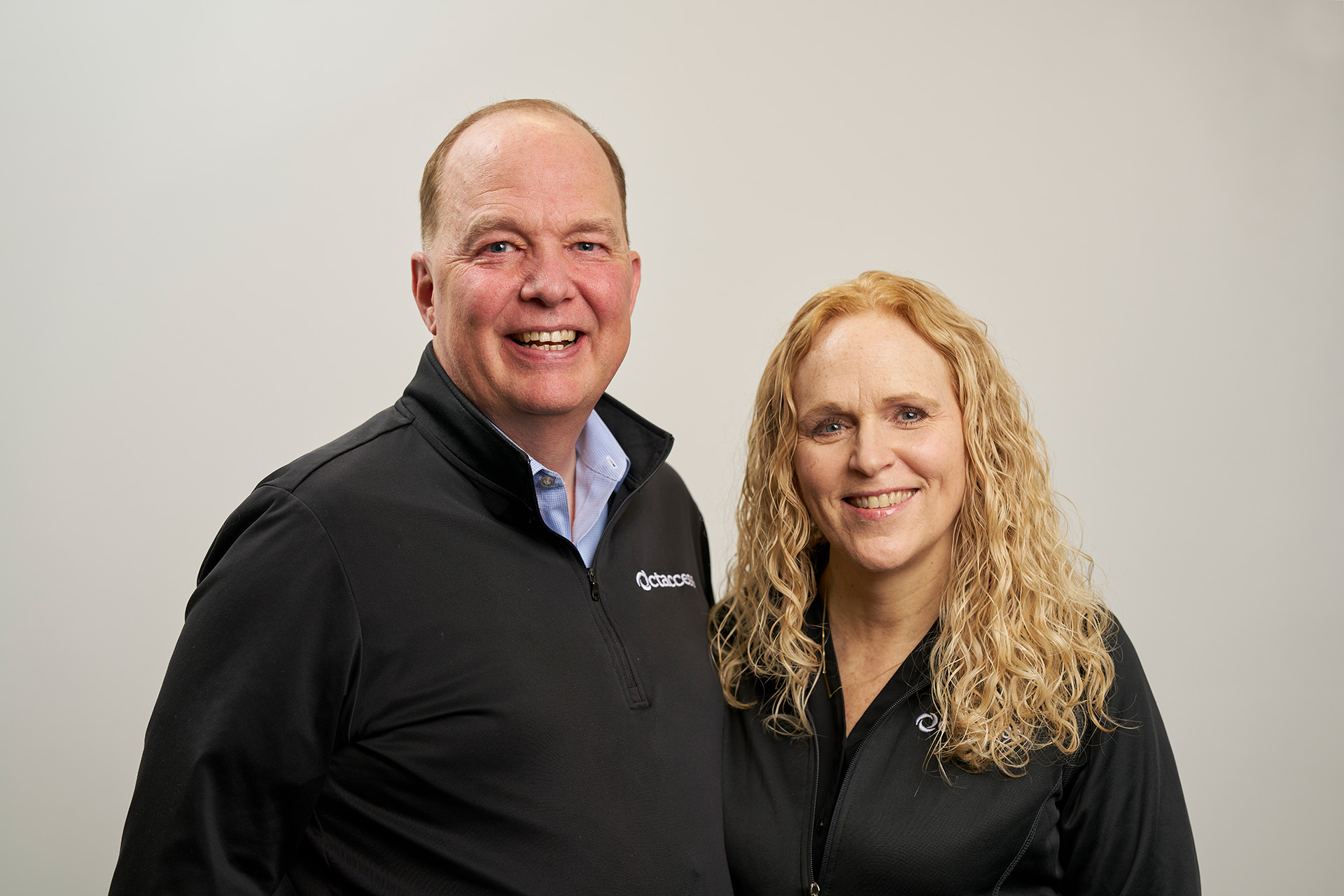 A photo of Vicki and Scott Hirschfeld